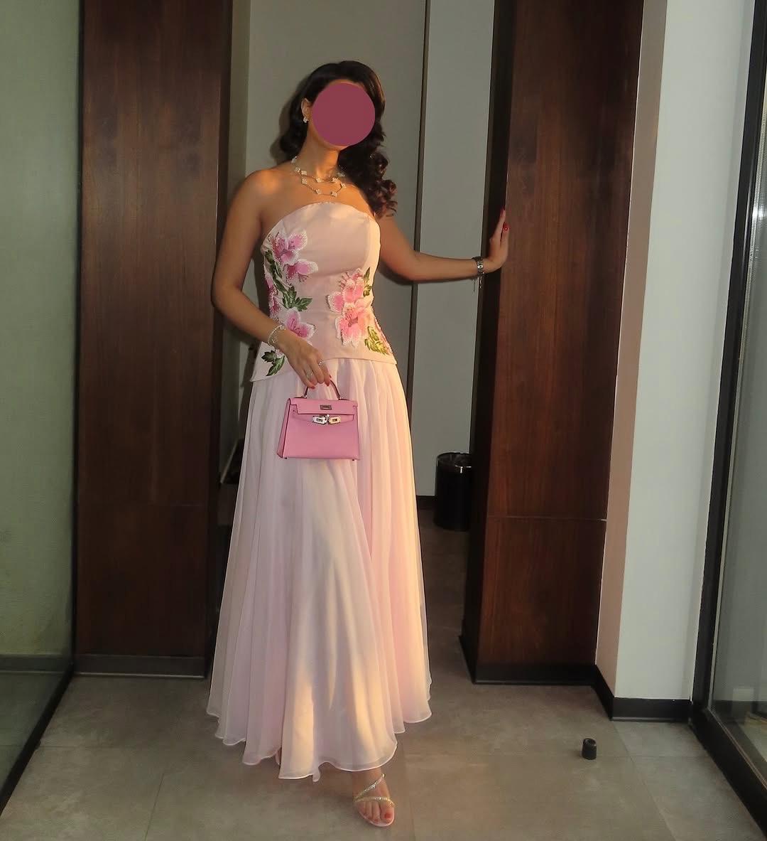 فستان توب مورد بتفاصيل تبهرك لون وردي فاتح من كيوتشي CUTECCI | فستان بناتي أنيق وعصري للمناسبات والطلعات