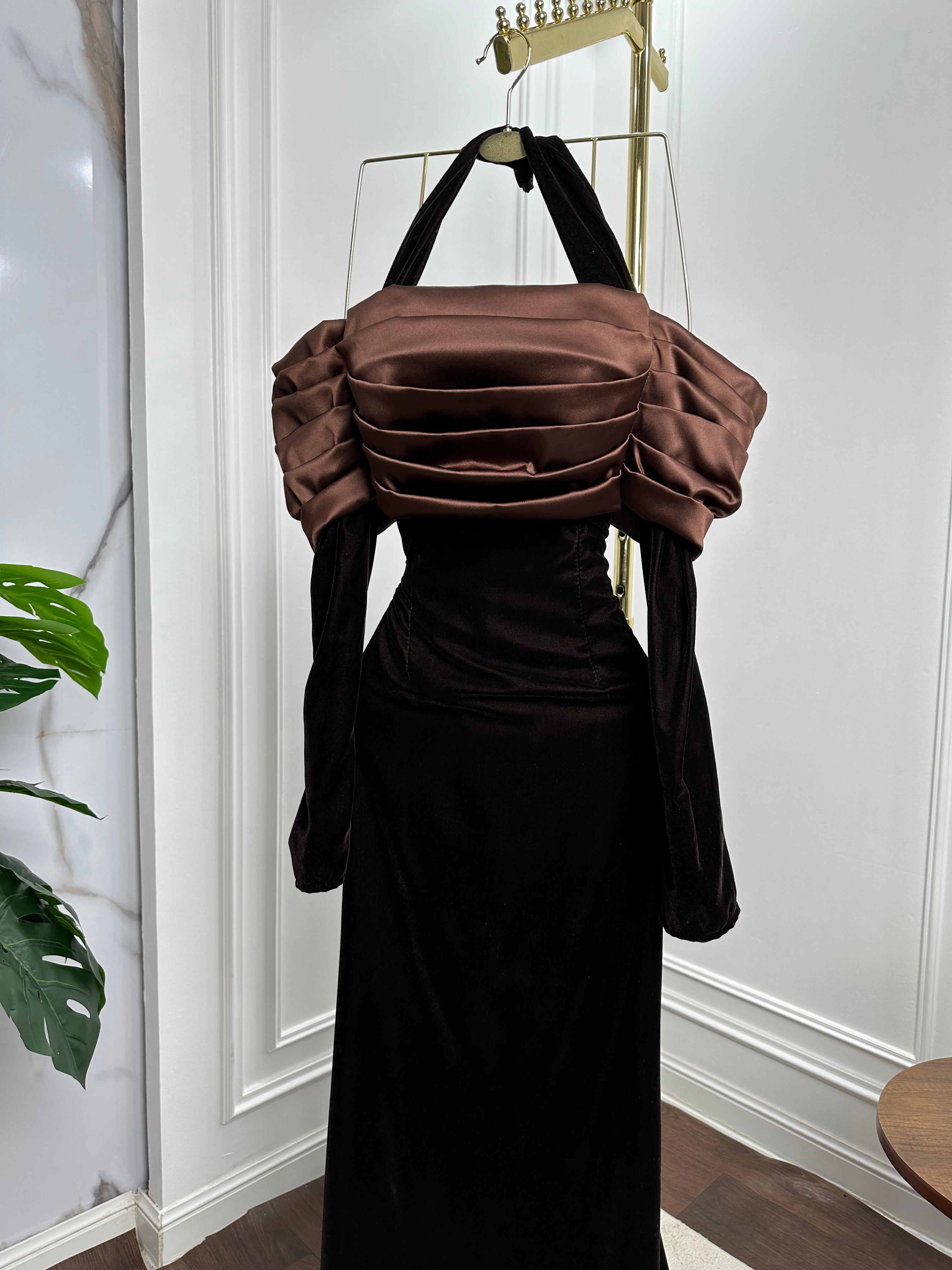 فستان سهرة تب أسود بكتف مكشوف فاخر جذاب للمناسبات الفخمة