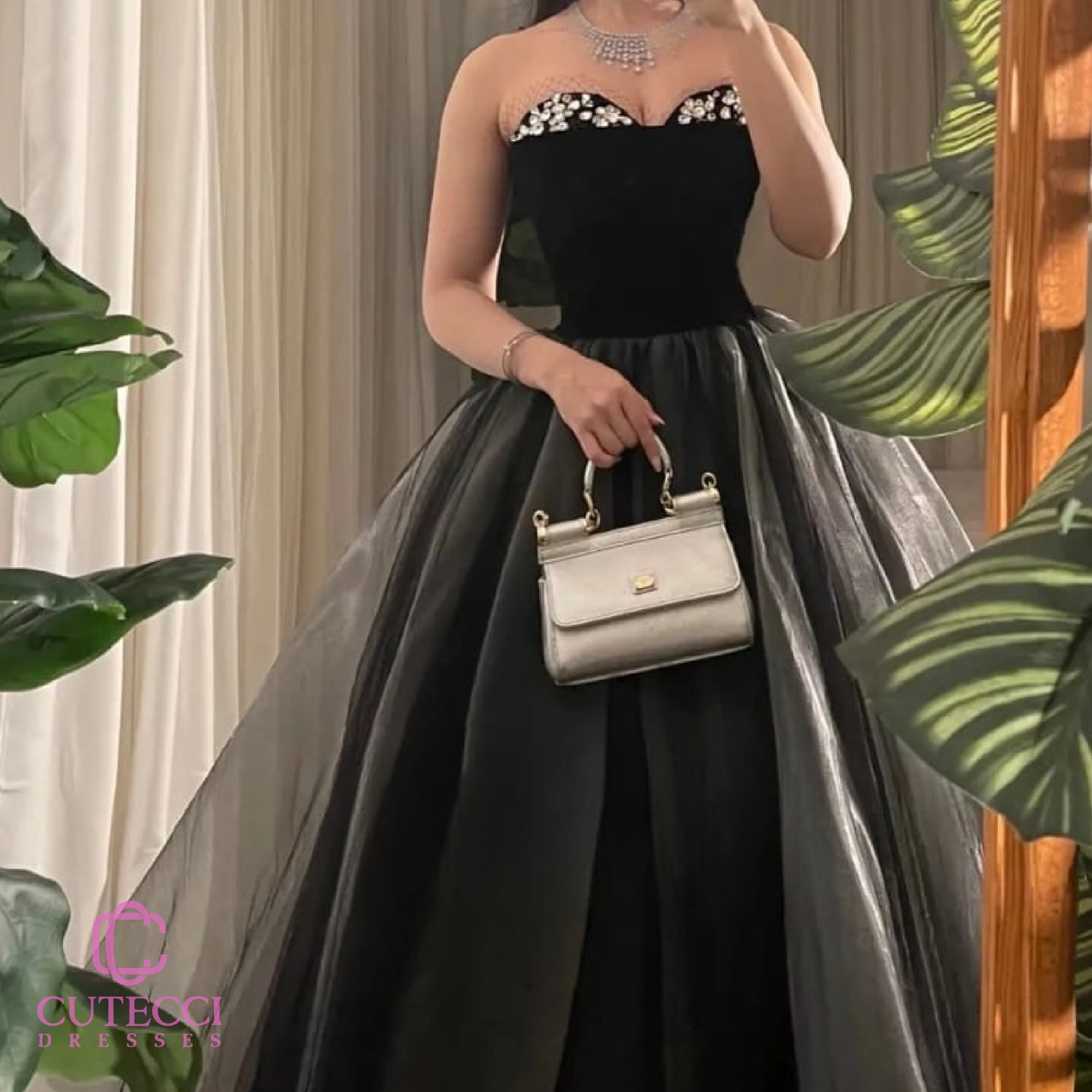 فستان سواريه أسود ناعم بطبقات تول منفوشة فساتين سهرة فخمة 2025