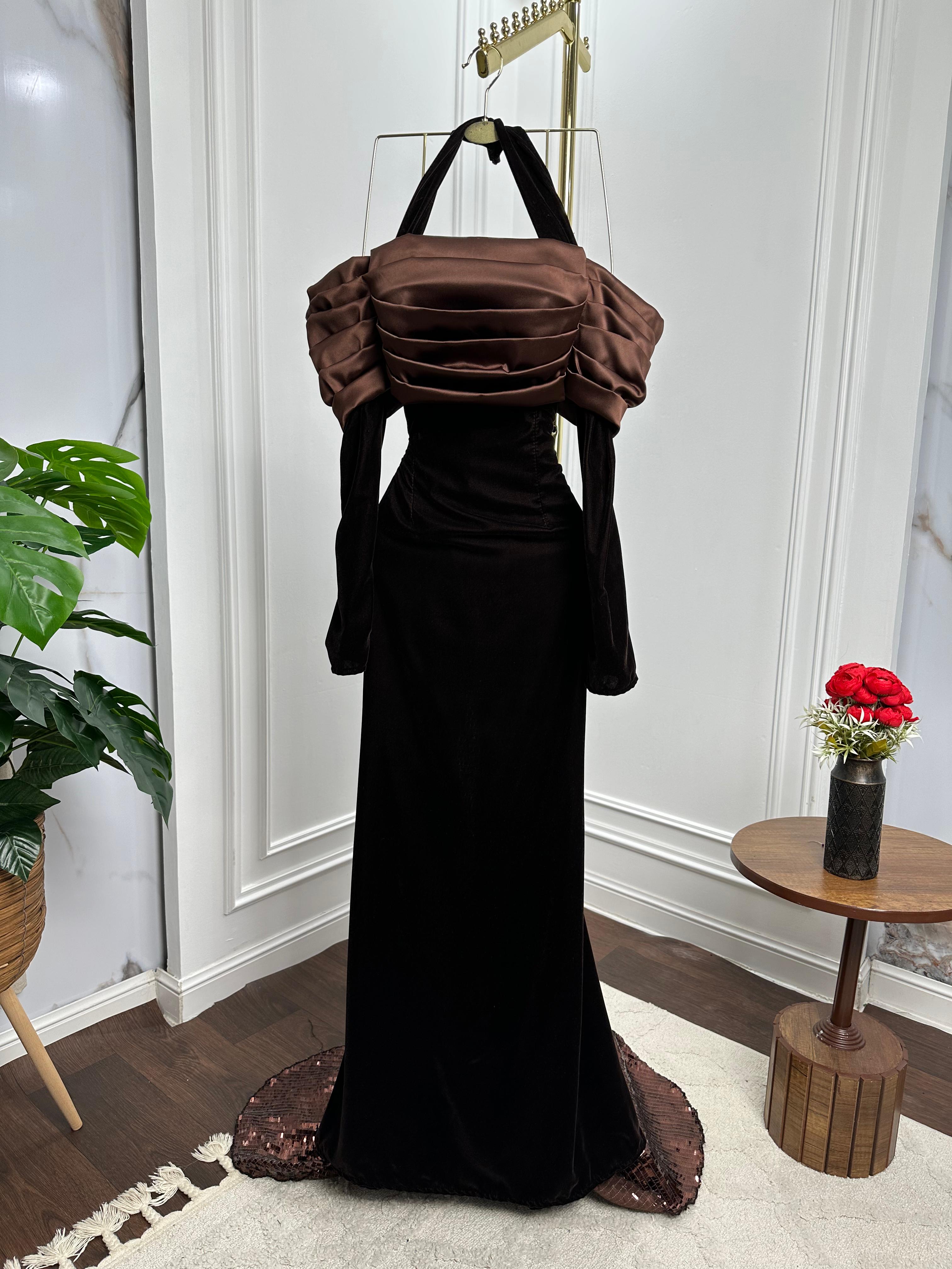 فستان سهرة تب أسود بكتف مكشوف فاخر جذاب للمناسبات الفخمة