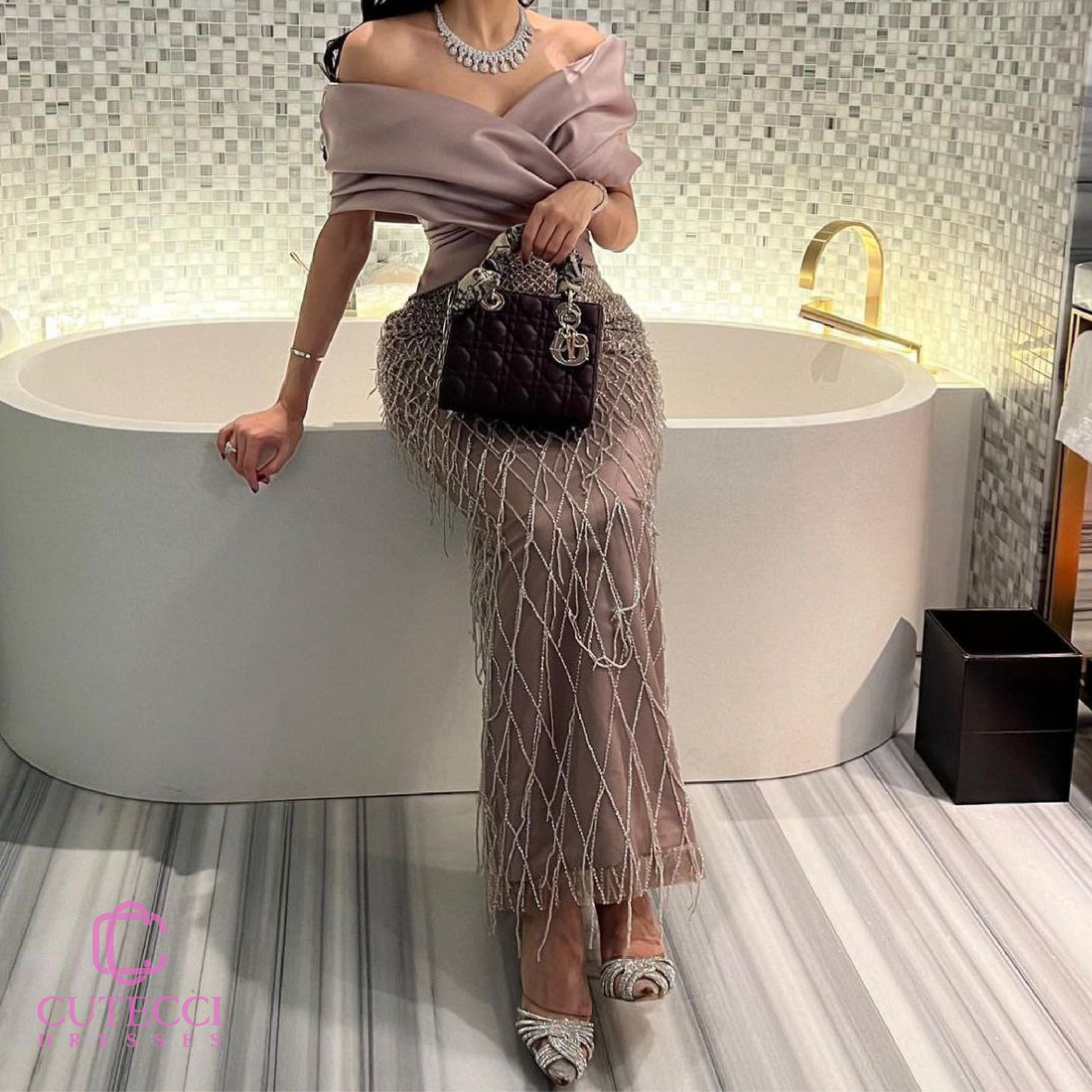 فستان لحمي غامق