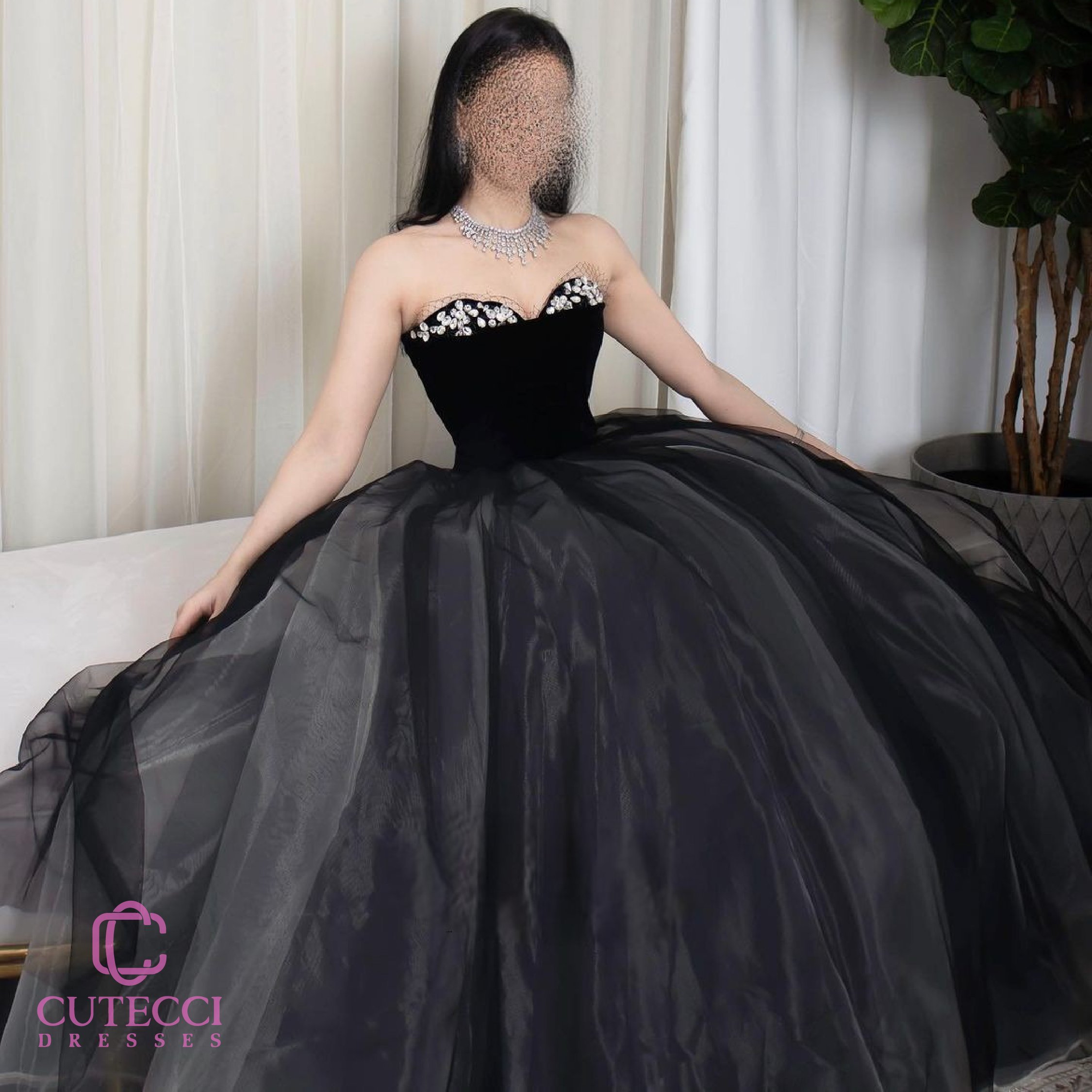 فستان سواريه أسود ناعم بطبقات تول منفوشة فساتين سهرة فخمة 2025