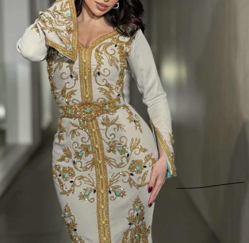 قفطان مع طرحه
