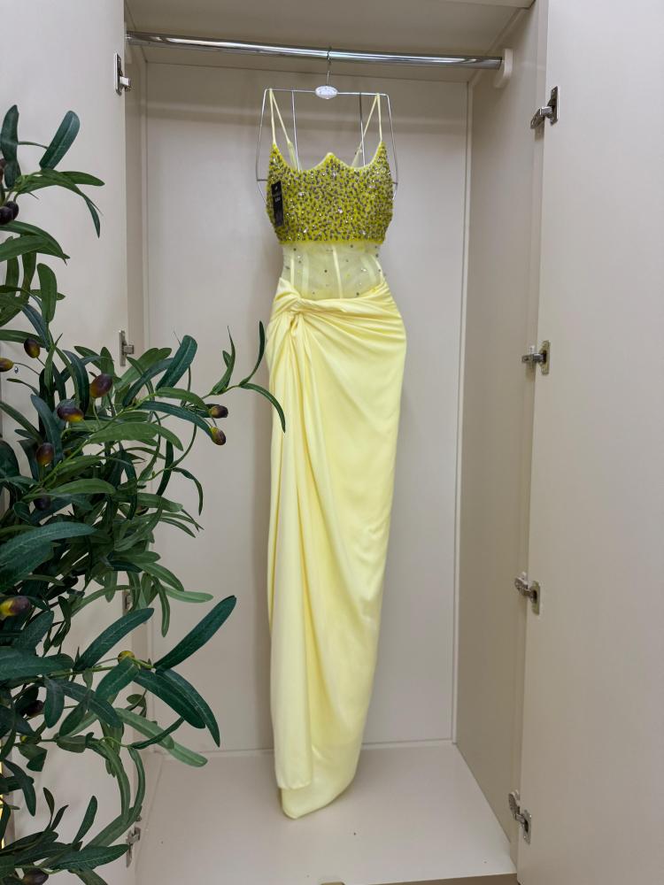 فستان سما الاصفر