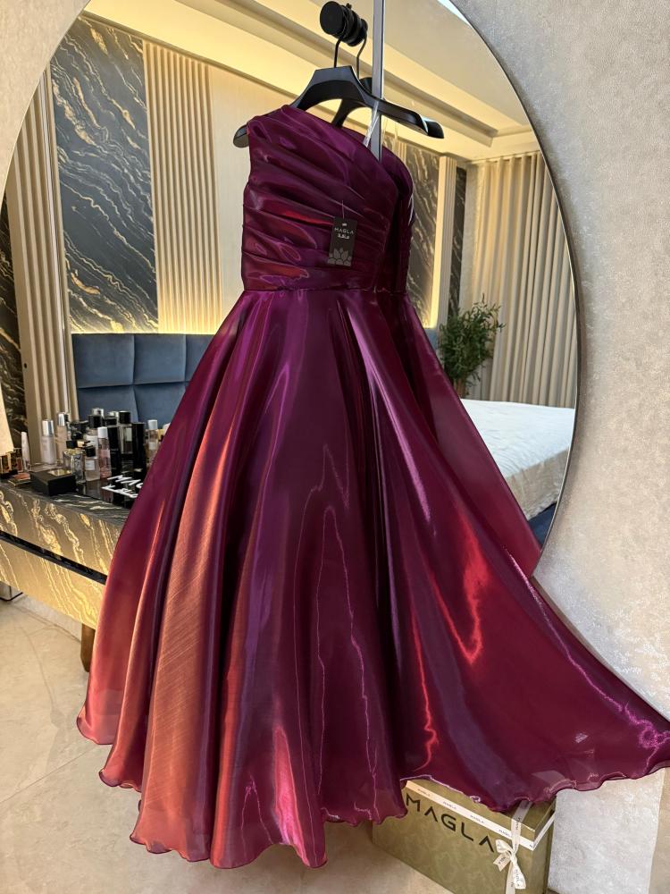 فستان نعومي