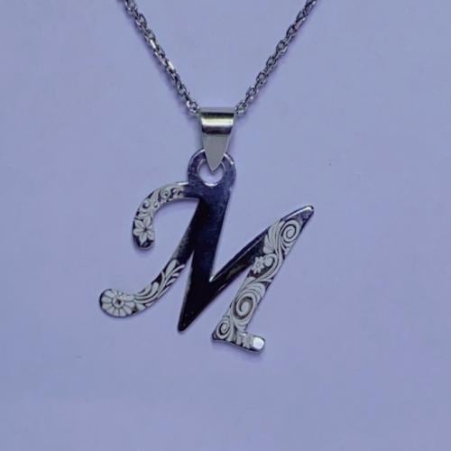 سلسال فضة مصمم علي حرف M مزخرف فضة عيار 925