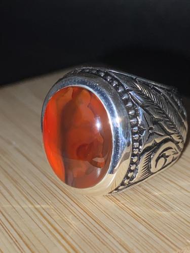 خاتم فضه بحجر العقيق اليماني المزعفر صياغةًالرفاعي