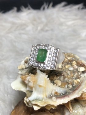 خاتم فضه بحجر الزمرد الطبيعي