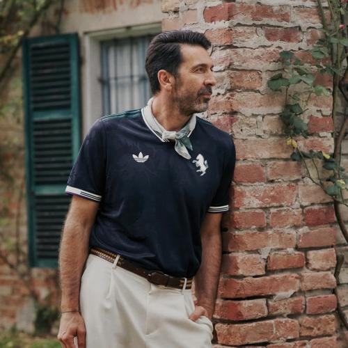 تيشيرت او طقم يوفنتوس - نسخة جمهور