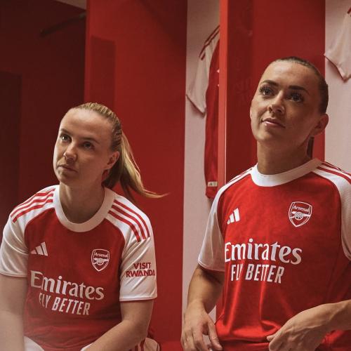تيشيرت او طقم ارسنال - نسائي