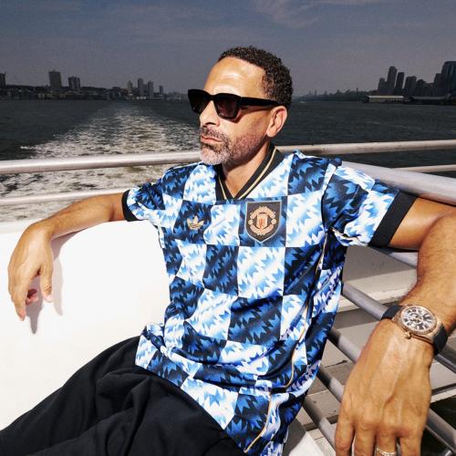 تيشيرت كلاسيك مانشستر يونايتد