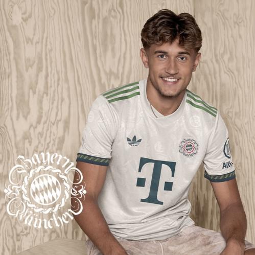 تيشيرت او طقم بايرن ميونخ - نسخة جمهور