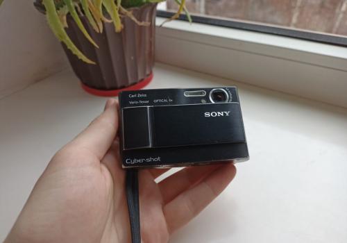 Sony Cyber-shot DSC-W830 | 20.1MP Compact Digital...