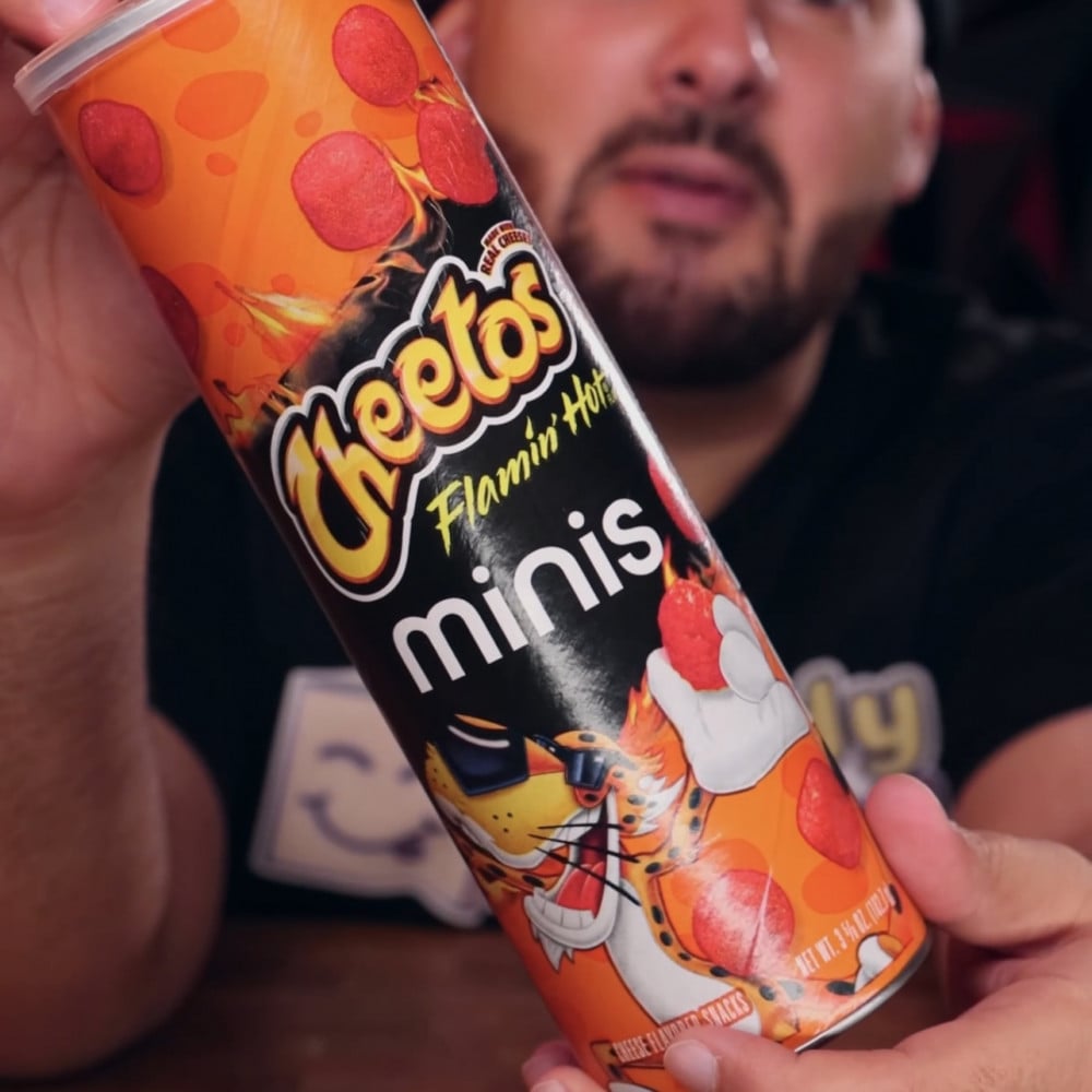 Hot Cheetos minis - الحلويات المستوردة