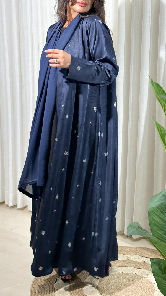 عباية قماش جاكار كحلي مزينة برسومات فضية فاخرة