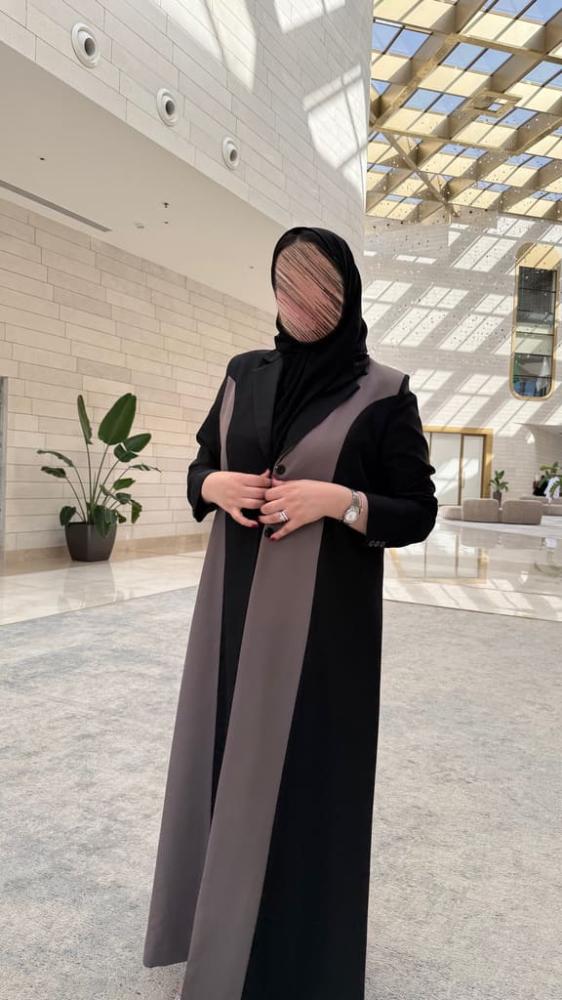 بليزر كتان أسود رسمي بتفاصيل مميزه مع طرحة متناسقة