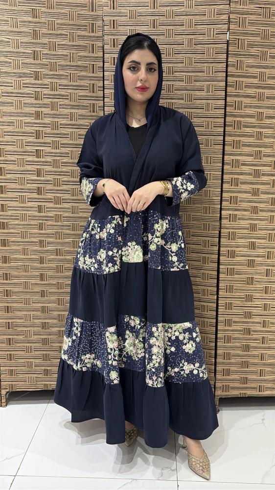 عباية كريب كحلي بتطريز يدوي وشك ناعم مع تداخل شيفون