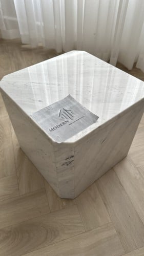 طاولة جانبيه برخام ايطالي .