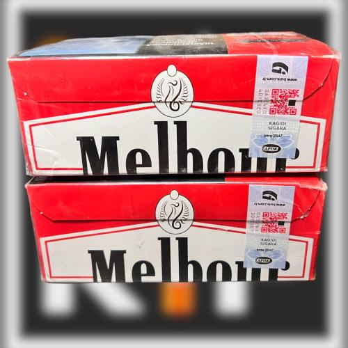 ورق ملبورو احمر