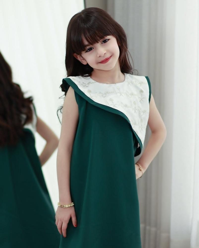 فستان أخضر شعار المملكة