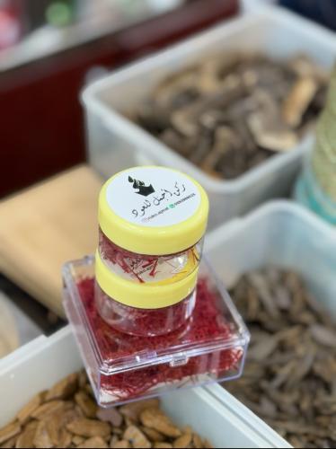 زعفران سوبر نقيل فاخر ٨ قرام زايد ٢ قرام هدية