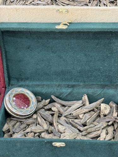 النادر عود جزل مع كل طلب هدية زعفران