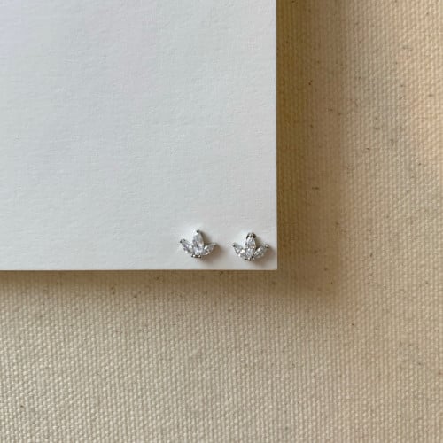 stud earrings1