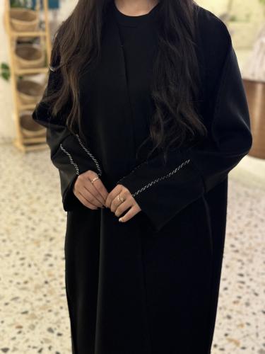 عباية ساده بتدخيلة على الكم