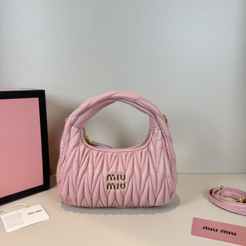 miumiu - وردي