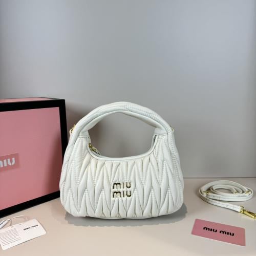 miumiu - ابيض