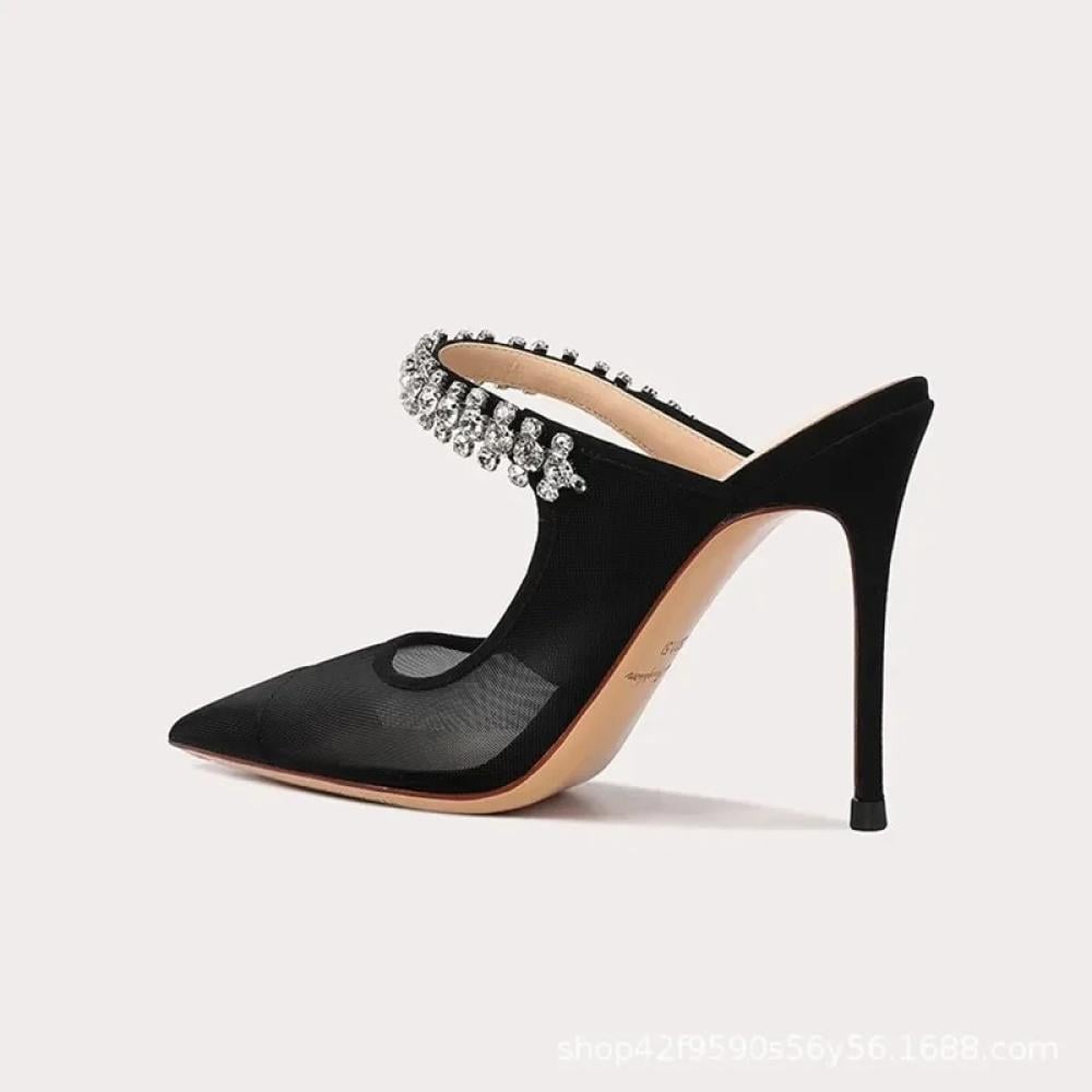 كعب عالي مدبب للنساء