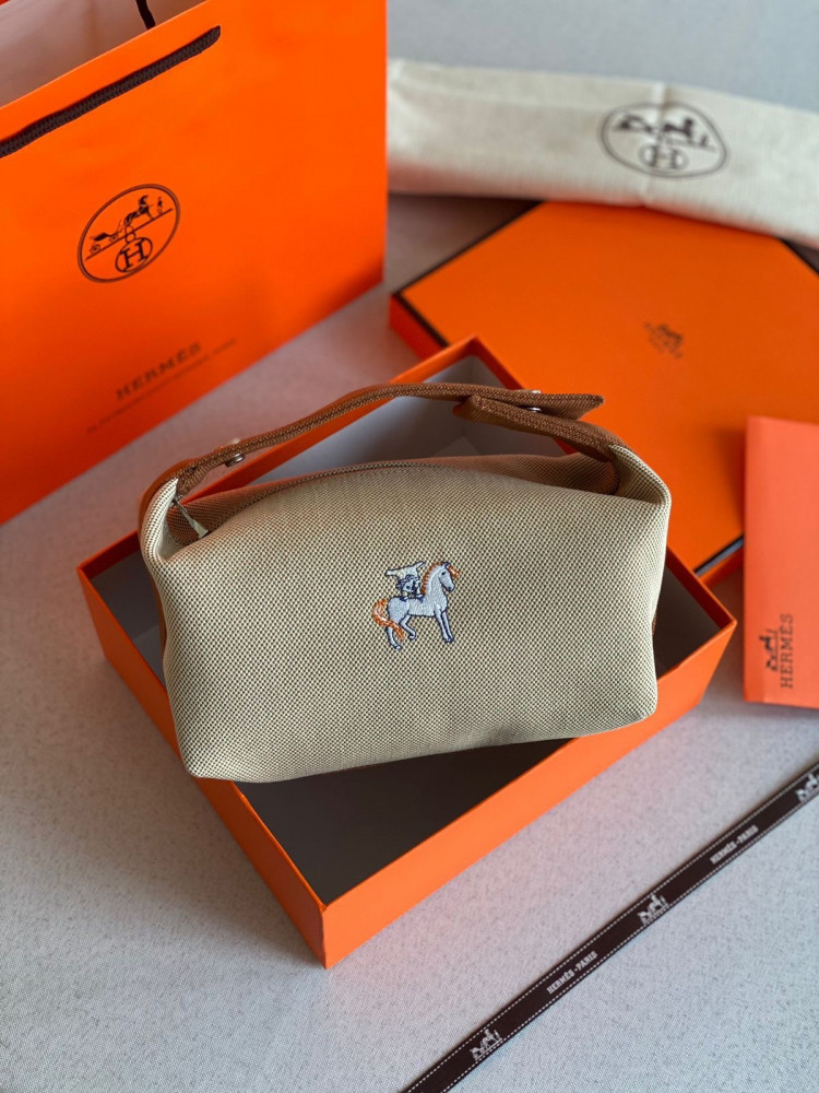 Shop HERMES Pouches & Cosmetic Bags (H082960) by monde'sir