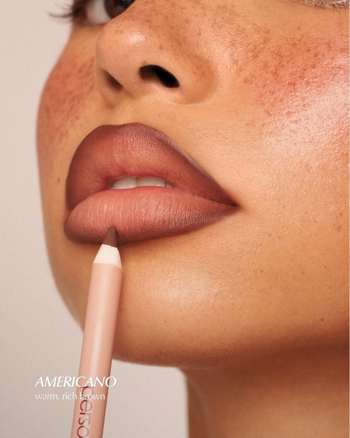 محدد الشفاه