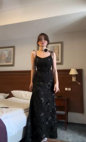 فستان سهرة خامة باربي ملصع بلورود