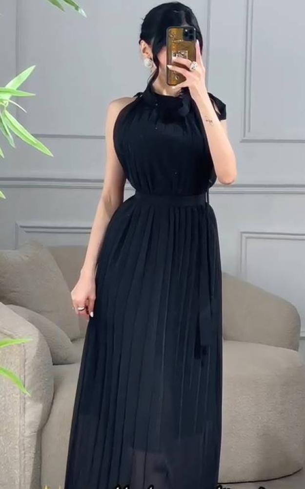 فستان اسود بدون اكمام