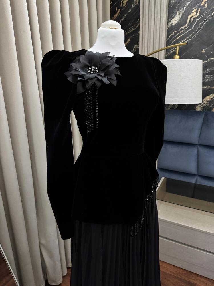 فستان مخمل اسود بيليسيه