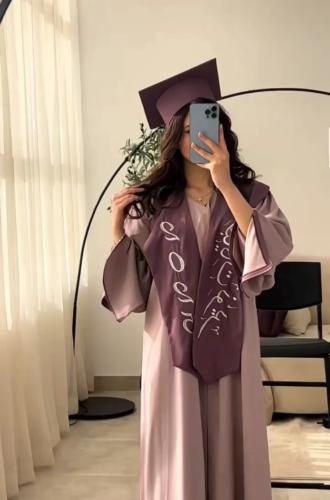 عبايات تخرج 2025