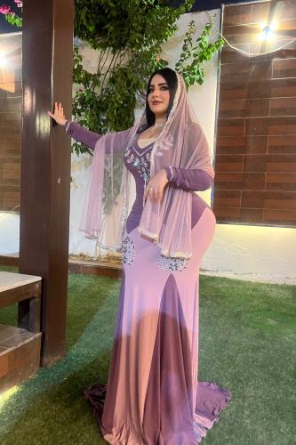 فستان ضيق مع طرحة كريستال
