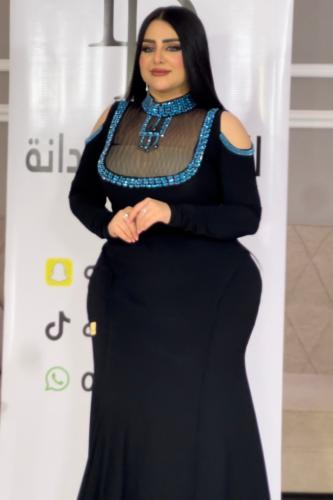فستان اسود ضيق شك يدوي