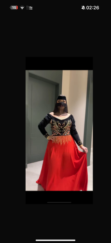 فستان كلوش شك الصدريه اسود وتحت بودره احمر