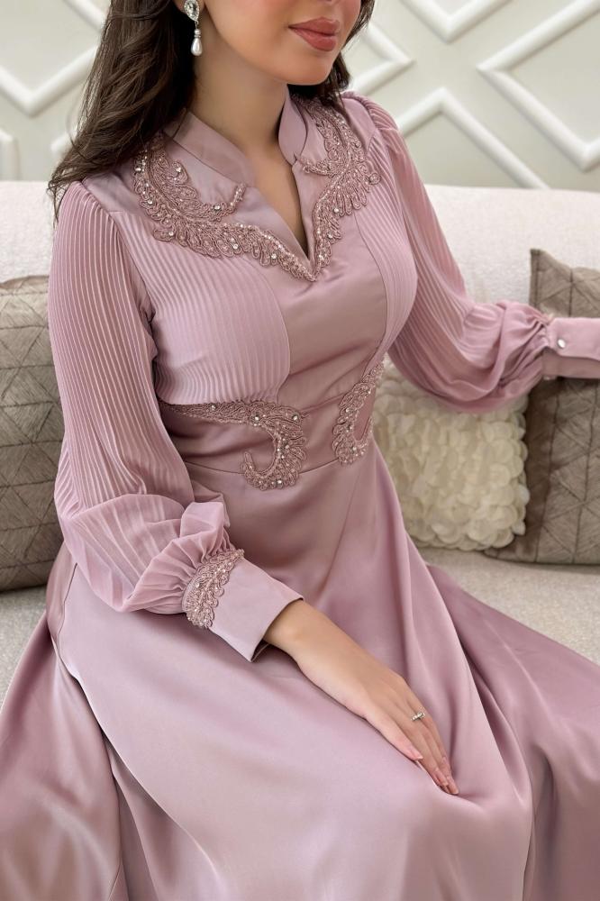 Pink ruffled midi dress المقاس:(M - 38)