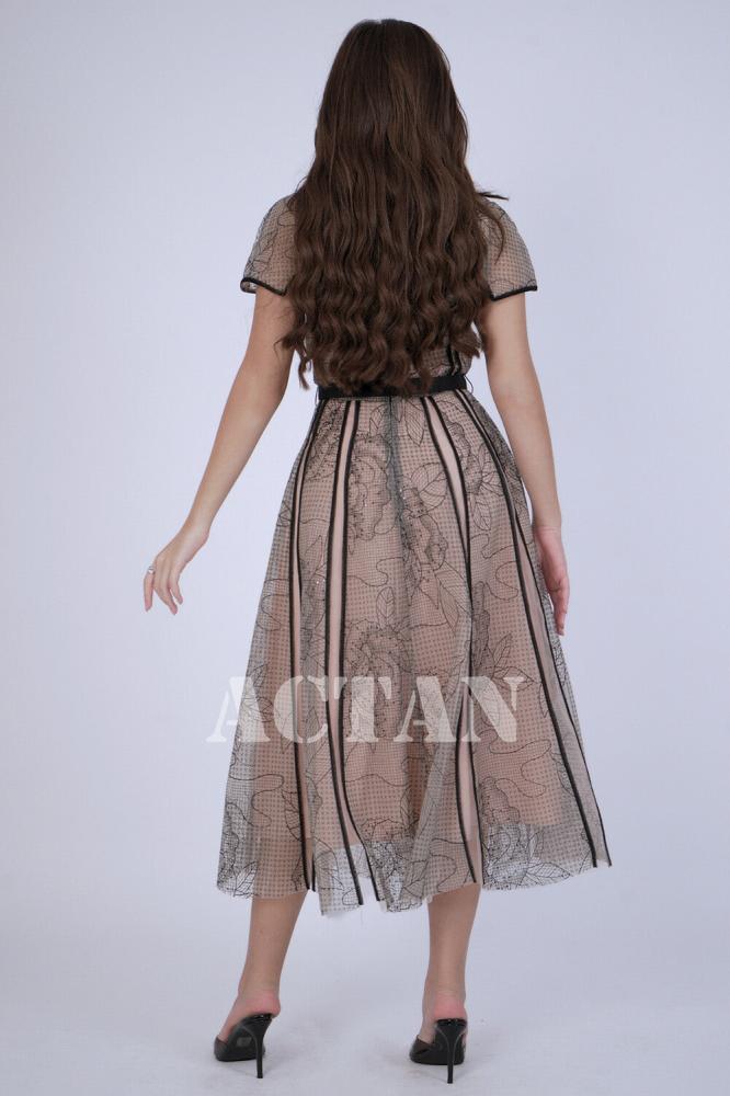 Black embroidered tulle midi dress المقاس:(XL - 42)