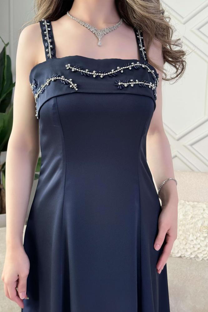 Long navy blue crystal embellished dress المقاس:(L - 40)