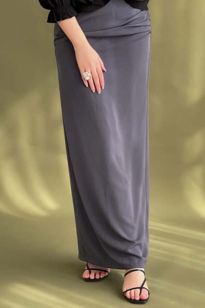 Plain skirt with a waistband, dark gray color المقاس:(L)