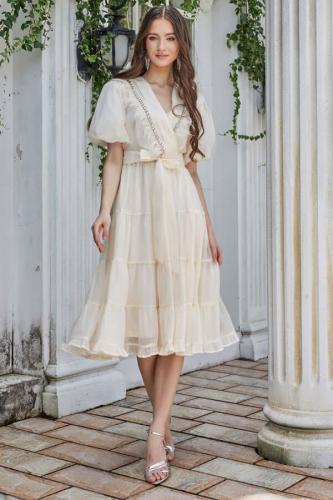 Contrasting layered dress with puff sleeves in sugar color المقاس:(L - 40)