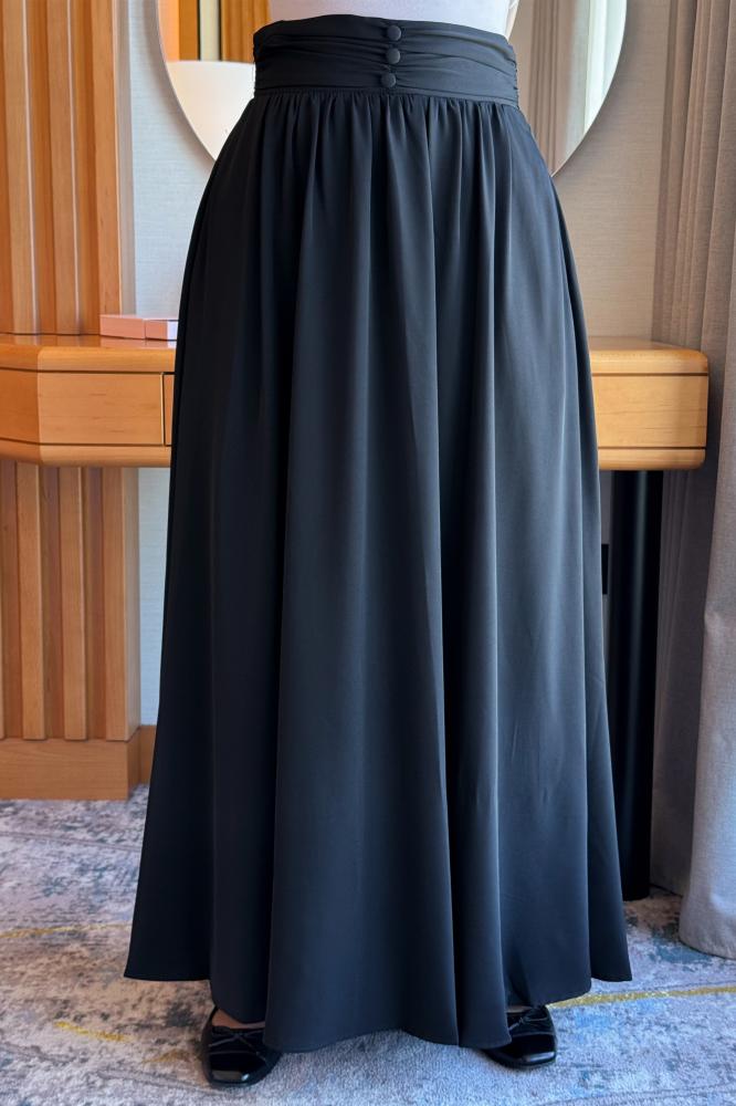 تنورة طويلة بخصر عالي لون اسود مقاس:(L - 40)