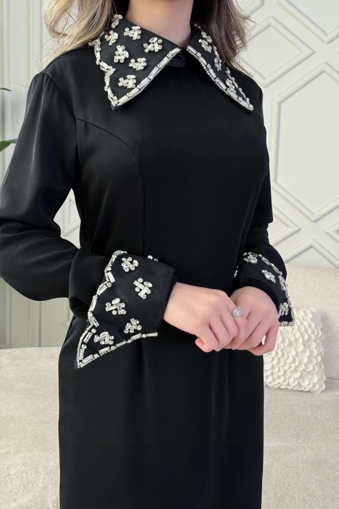 Black crystal embellished long dress with slit in the back المقاس:(L)