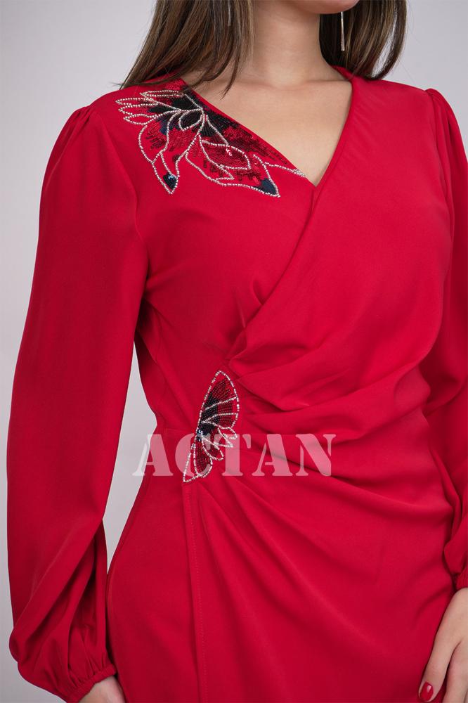 Red sequin crepe maxi dress المقاس:(3XL - 46)