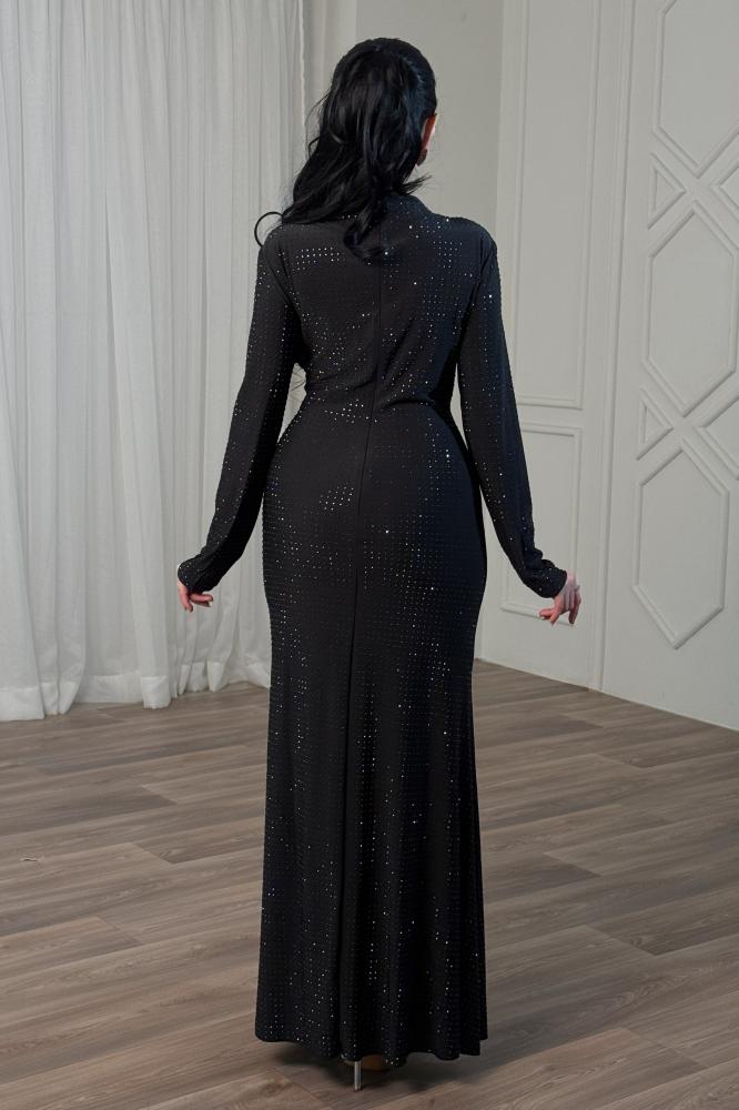 Black maxi dress with slit on the chest المقاس:(XXL - 44)