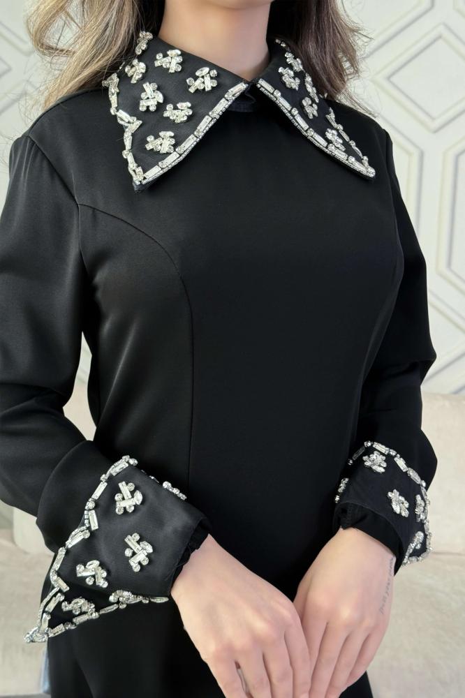 Black crystal embellished long dress with slit in the back المقاس:(L)
